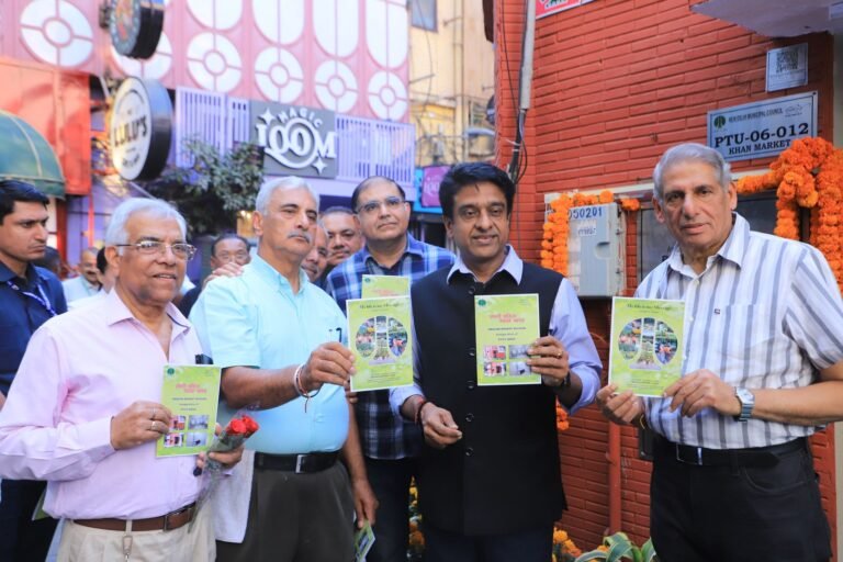 Delhi: खान मार्केट में कुलजीत सिंह चहल ने नवीनीकृत शौचालयों का उद्घाटन