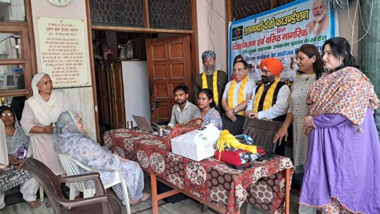 Delhi: बुजुर्गों की सहायता के लिए अन्नदी देवी फाउंडेशन ने लगाया निशुल्क उपकरण पंजीकरण शिविर