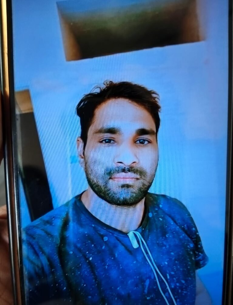 Delhi: दिल्ली के भलस्वा गांव में सफेदी करते हुए युवक का झूले की रस्सी टूटने से तीसरी मंजिल से गिरकर मौत