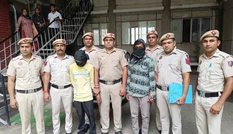 Delhi Crime: बदरपुर पुलिस की बड़ी कामयाबी: 82 चोरी के मोबाइल के साथ अंतरराष्ट्रीय गिरोह का पर्दाफाश, नेपाल और बांग्लादेश जा रही थी खेप