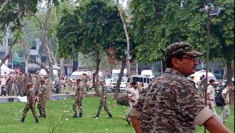 Delhi Security Alert: दिल्ली के मंगोलपुरी में मस्जिद पर कार्रवाई को लेकर भारी सुरक्षा बल तैनात, Y ब्लॉक क्षेत्र सील