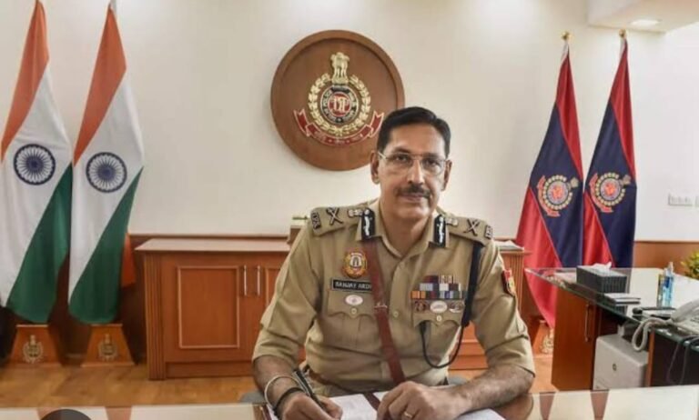 Delhi: दिल्ली पुलिस की हाई-सिक्योरिटी यूनिट में चोरी, हेड कांस्टेबल पर आरोप, सुरक्षा व्यवस्था पर गंभीर सवाल