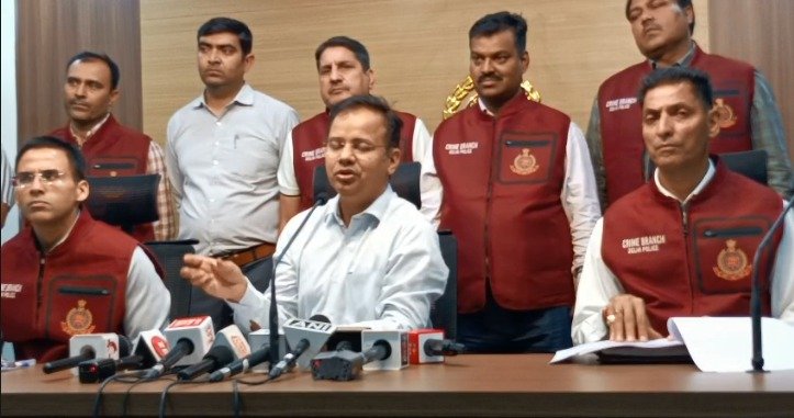Delhi Crime: दिल्ली पुलिस ने किया सेक्सटॉर्शन और साइबर धोखाधड़ी गैंग का भंडाफोड़, 15 आरोपी गिरफ्तार, ₹5 करोड़ की मनी ट्रेल का पर्दाफाश
