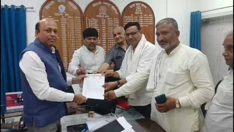 Delhi: नांगलोई मार्केट में अवैध अतिक्रमण और अधूरे फ्लाईओवर निर्माण को लेकर सौंपा गया ज्ञापन, 14 वर्षों से लंबित है विकास कार्य