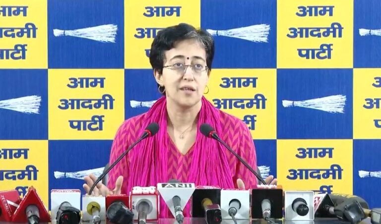 Delhi: दिल्ली में नेता प्रतिपक्ष आतिशी का बीजेपी पर हमला, कहा- फर्जी केस लगाकर AAP नेताओं को फंसाने की साजिश