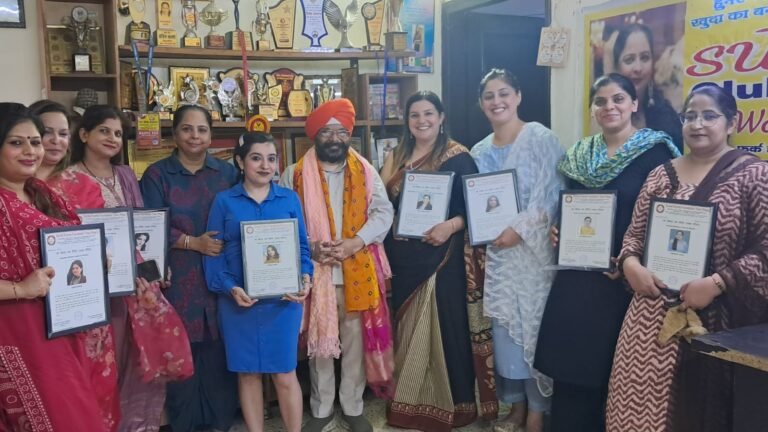 Surit Events Foundation:  “सुरीत इवेंट्स” की 7वीं वर्षगांठ पर महिलाओं और समाजसेवकों को राष्ट्रीय सम्मान, स्लम क्षेत्र के बच्चों को मिले तोहफे