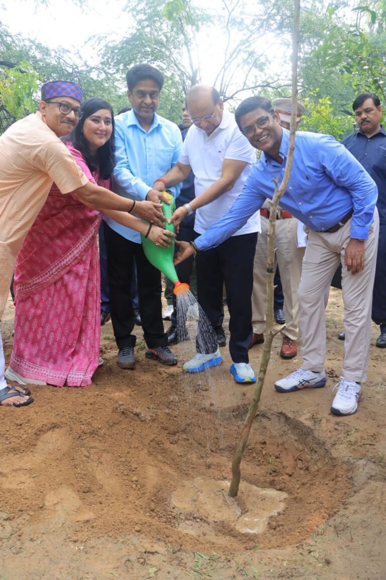 NDMC: NDMC ने ‘एक पेड़ माँ के नाम’ अभियान के तहत सरदार पटेल मार्ग पर वृक्षारोपण किया, उपराज्यपाल वी.के. सक्सेना और NDMC उपाध्यक्ष कुलजीत सिंह चहल हुए शामिल
