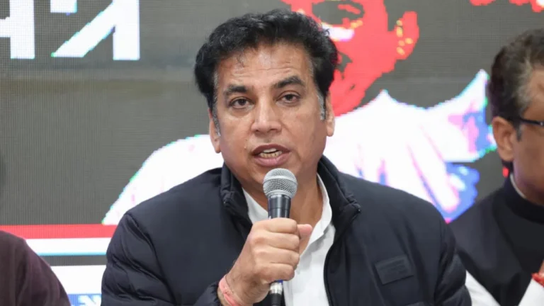Delhi: दिल्ली कांग्रेस अध्यक्ष देवेंद्र यादव के जन्मदिन पर हजारों कार्यकर्ताओं ने दी बधाई, वृक्षारोपण कर बढ़ाया पर्यावरण संदेश