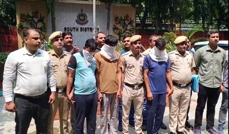Delhi Crime: दिल्ली से चोरी हुए मोबाइल बांग्लादेश तक पहुंचाने वाला गिरोह पकड़ा गया , 150 फोन बरामद, 3 गिरफ्तार