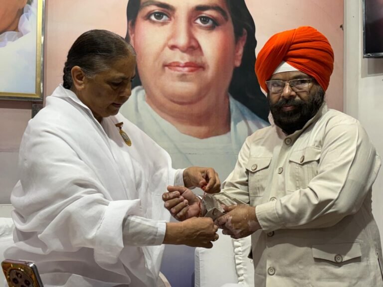 Brahma Kumaris Raksha Bandhan: रक्षाबंधन के पावन पर्व पर ब्रह्माकुमारीज ने पम्मा को राखी बांधकर नशा विरोधी मुहिम में सहयोग का संकल्प लिया