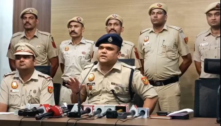 Delhi Crime : दिल्ली पुलिस ने मथुरा में पकड़ा अवैध हथियार फैक्ट्री का आरोपी, भारी बरामदगी