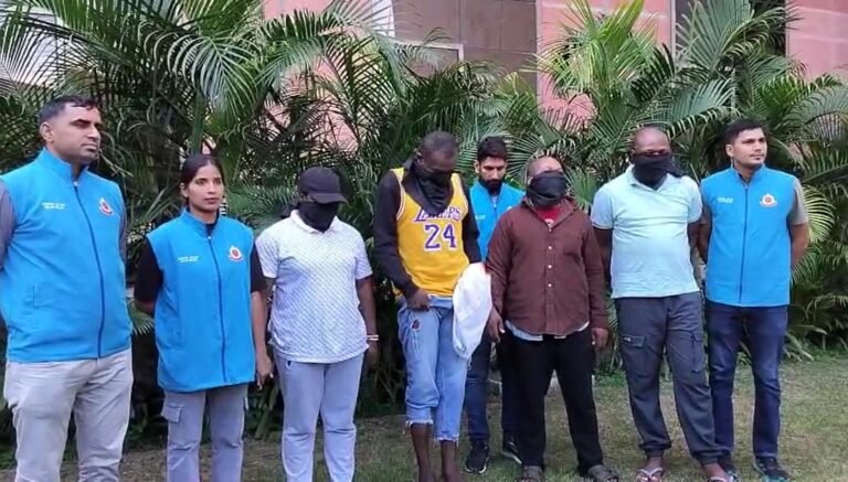 Fake Visa Gang: दिल्ली पुलिस ने बुराड़ी से अंतरराष्ट्रीय नकली वीज़ा गैंग का भंडाफोड़ किया