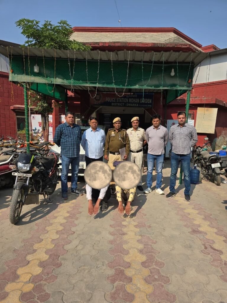 DWARKA DISTRICT POLICE ARREST TWO SNATCHERS WITH RECOVERED CASH & MOTORCYCLE
