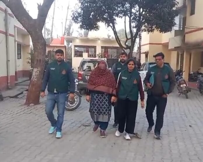 illegal arms trafficking Delhi, Delhi police special cell, woman arms smuggler arreste