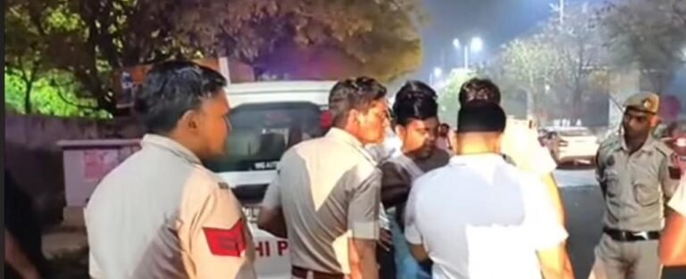 Delhi crime: थाना सीलमपुर क्षेत्र में देर शाम हुई लूट, सोने की चेन और स्कूटी छीनी गई