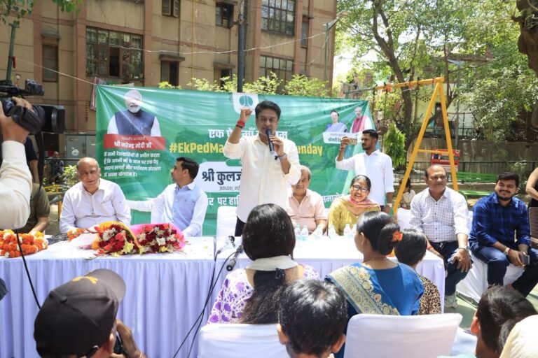 Ek Ped Maa Ke Naam Campaign: NDMC का संडे ग्रीन मिशन बना जनआंदोलन, गोल मार्केट में उमड़ा जनसैलाब