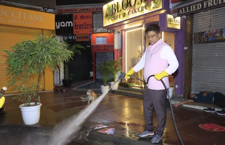 NDMC News: मानसून से पहले जलभराव रोकने की तैयारियों का कुलजीत सिंह चहल ने लिया जायजा, खान मार्केट में देर रात किया निरीक्षण