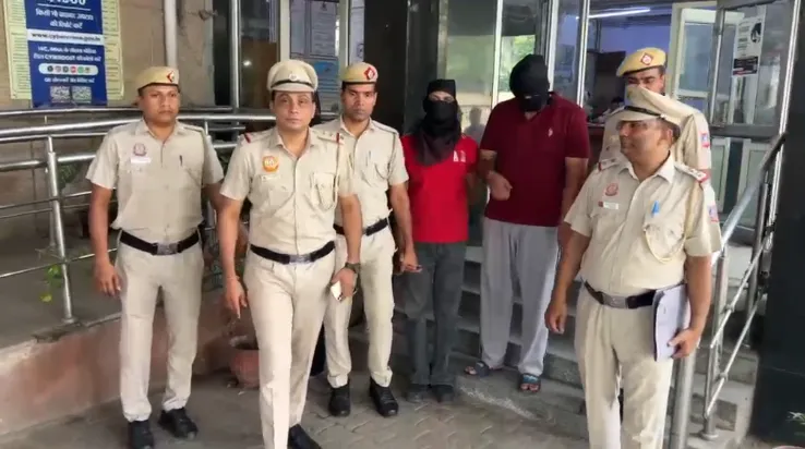 Delhi Police: 24 घंटे में खुली 37.5 लाख की फर्जी लूट की साजिश, कंपनी के दो कर्मचारियों समेत तीन गिरफ्तार