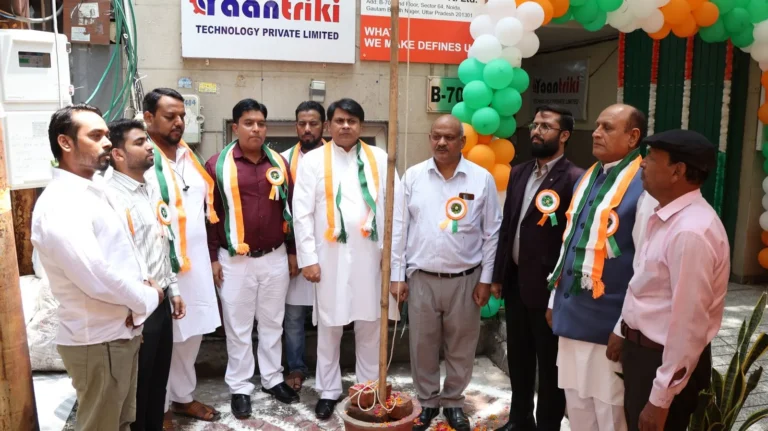 Independence Day: ध्वजारोहण कर देश के लिए बलिदान देने वाले वीरों को किया याद